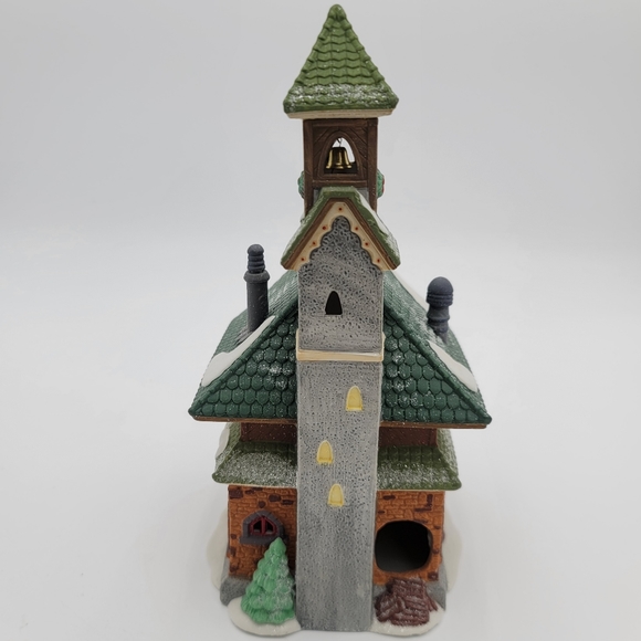 DEPARTMENT 56 chapel North Pole series - Picture 3 of 8